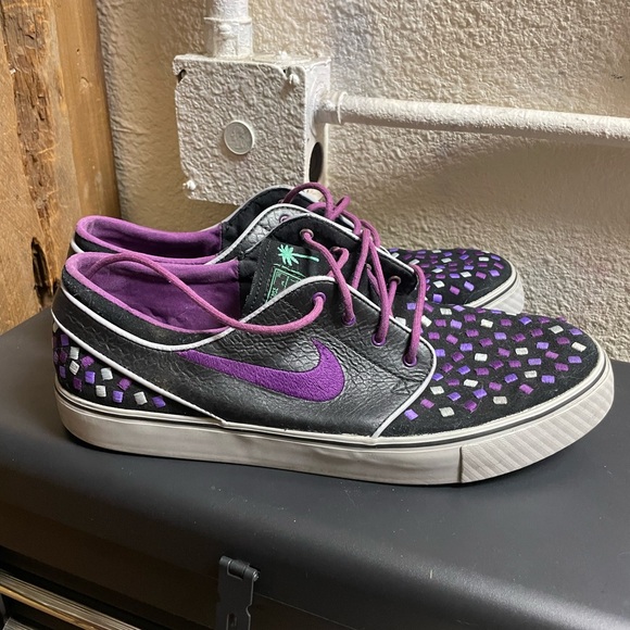 Nike SB Janoski  Black and Purple Patterned “ Doernbecher “ Sneakers RARE - Picture 1 of 2